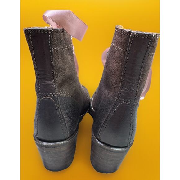 Frye Y2k Combat Lace-Up Boot, Sabrina 6G Brown w/ Pink Ribbon Laces Size 8 - Picture 12 of 16